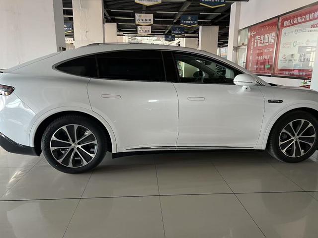 Luxeed Zhijie R7