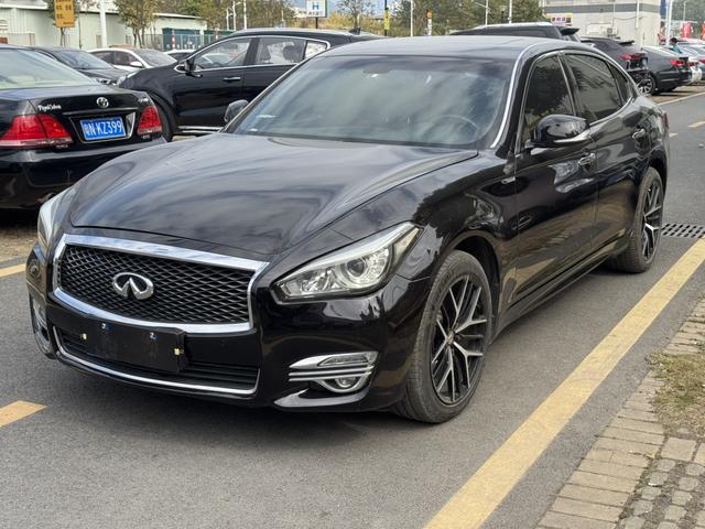 Infiniti Q70