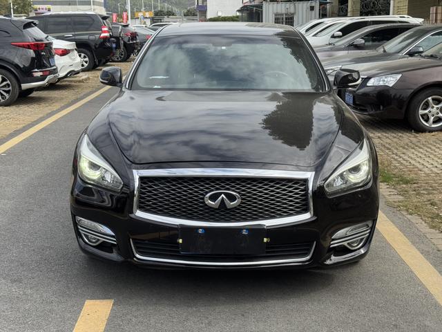 Infiniti Q70