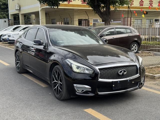 Infiniti Q70