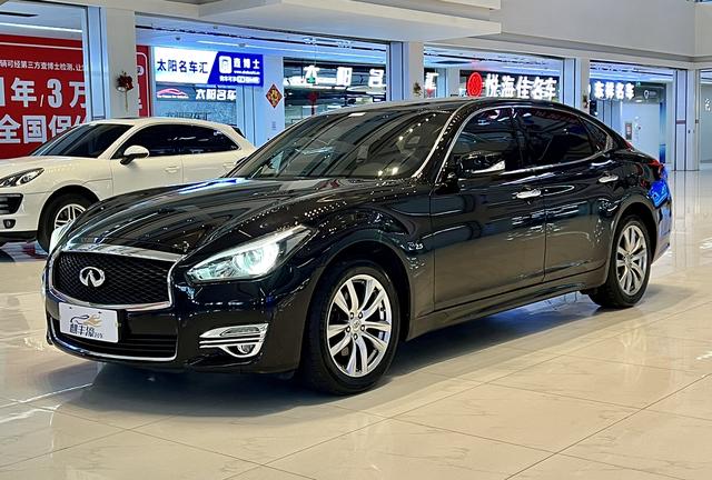 Infiniti Q70