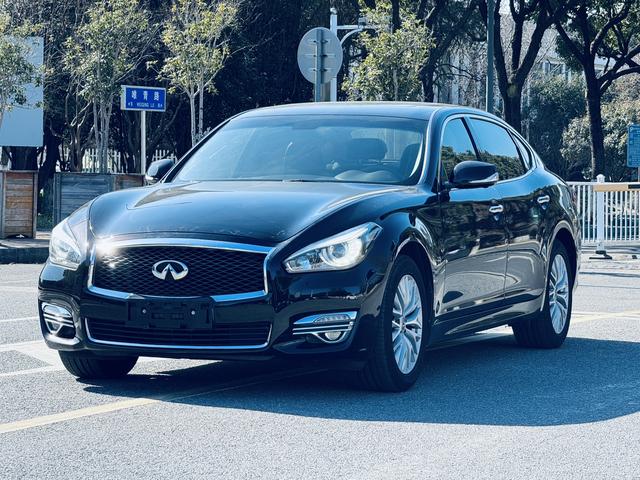 Infiniti Q70