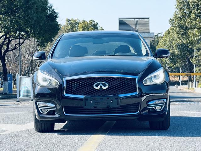 Infiniti Q70