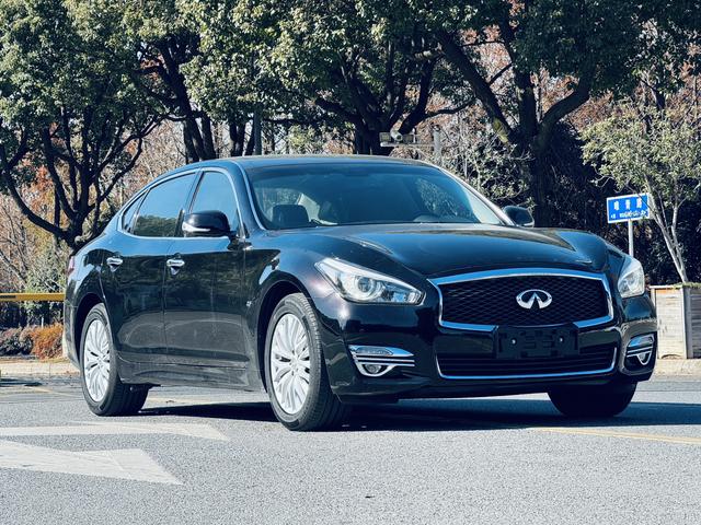 Infiniti Q70