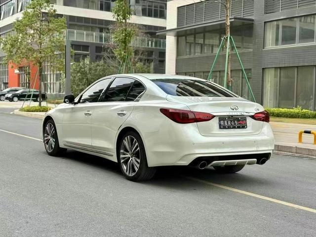 Infiniti Q50L