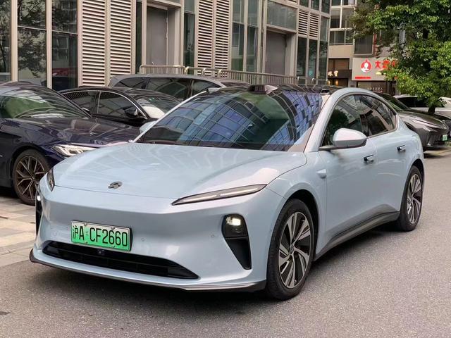 NIO ET5