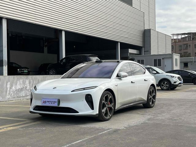 NIO ET5