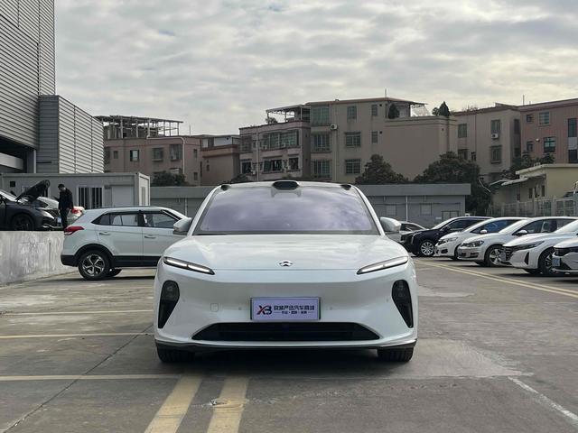 NIO ET5