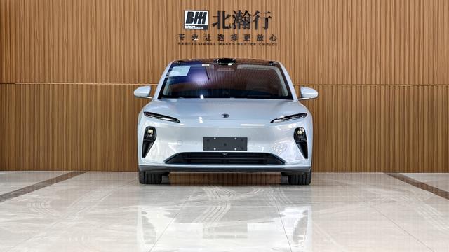 NIO ET5