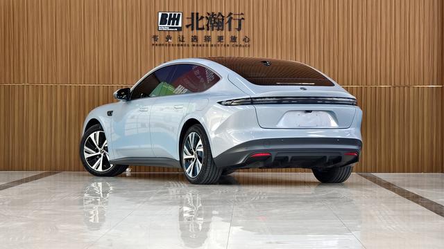 NIO ET5