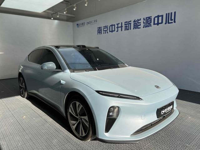 NIO ET5