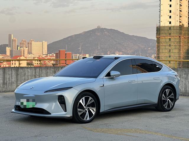 NIO ET5