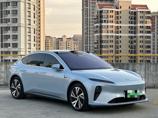 NIO ET5