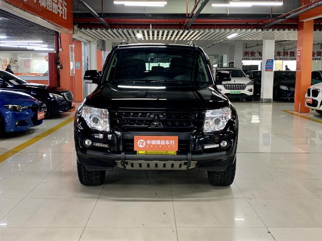 Mitsubishi Pajero (imported)