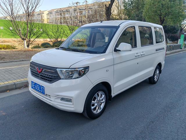 Wuling Hongguang V