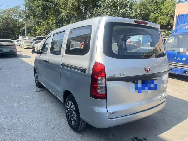 Wuling Hongguang V