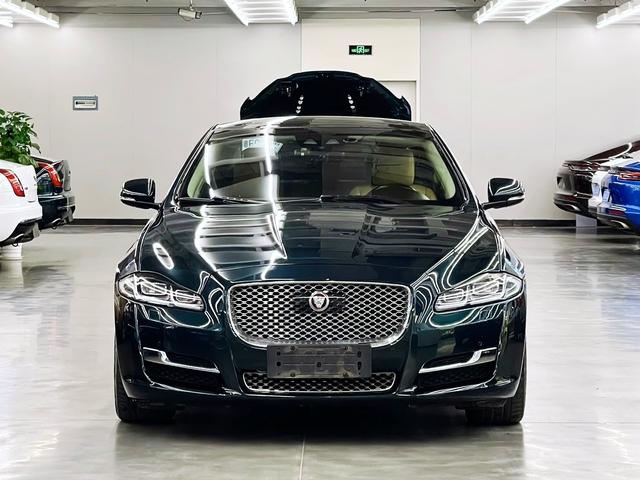 Jaguar XJ