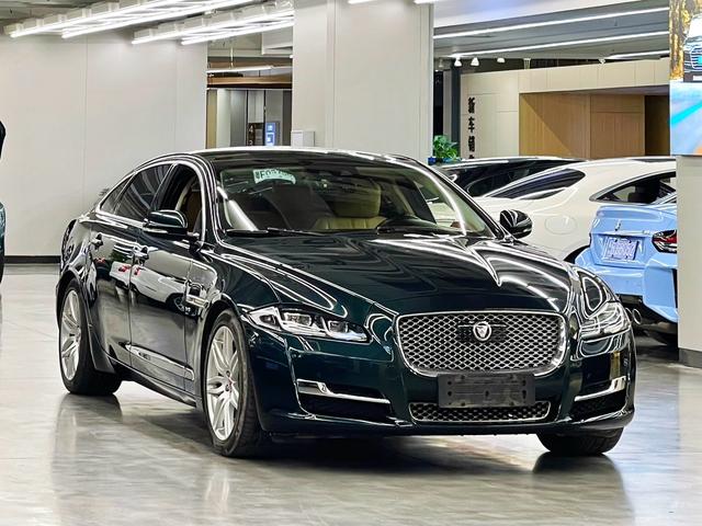 Jaguar XJ