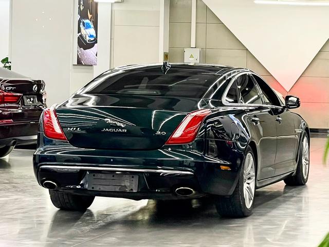 Jaguar XJ