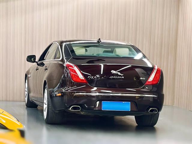 Jaguar XJ