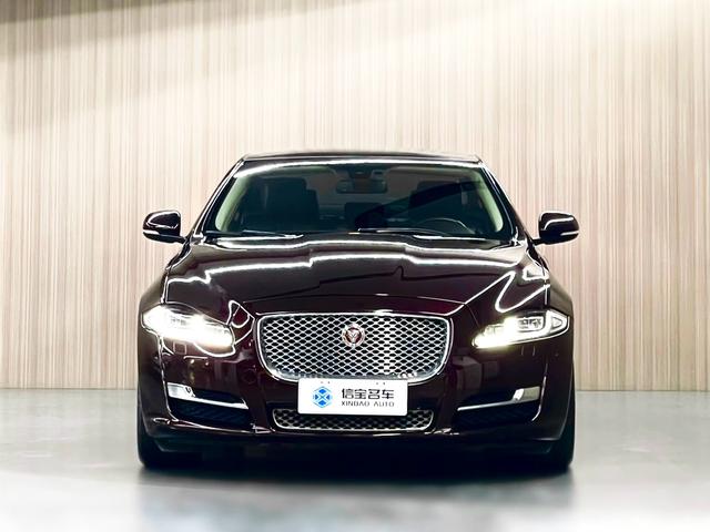 Jaguar XJ