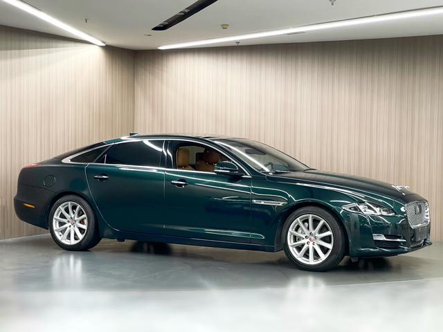 Jaguar XJ