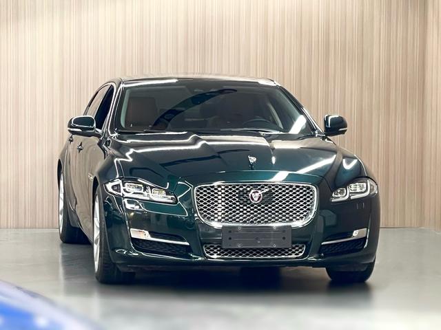 Jaguar XJ