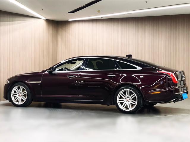 Jaguar XJ