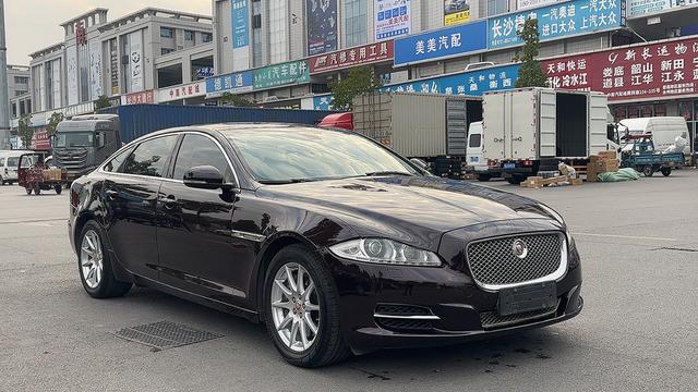 Jaguar XJ