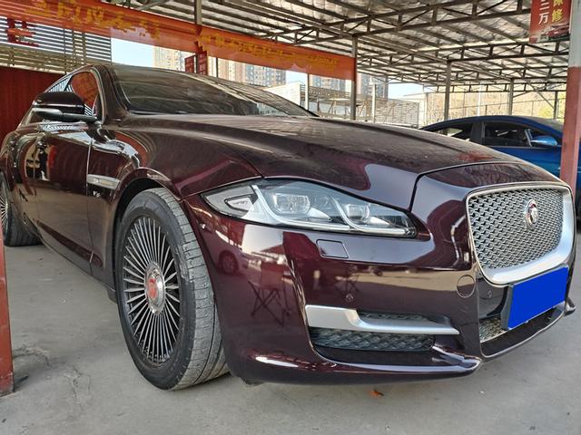 Jaguar XJ