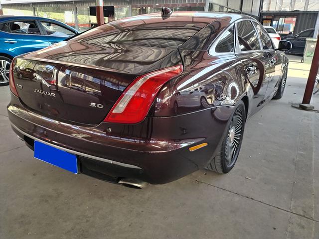 Jaguar XJ