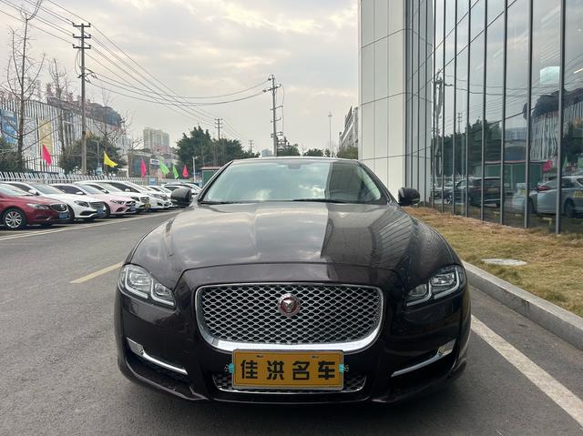 Jaguar XJ