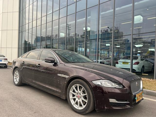 Jaguar XJ