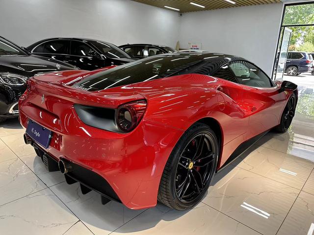 Ferrari 488