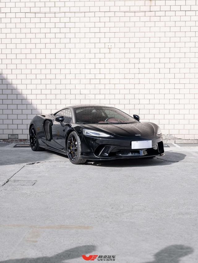 McLaren GT