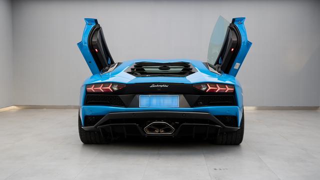 Lamborghini Aventador