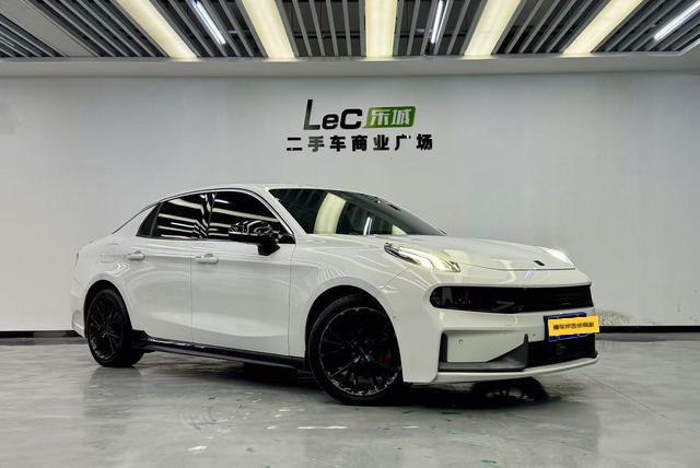 Lynk & Co 03