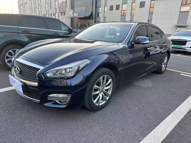 Infiniti Q70