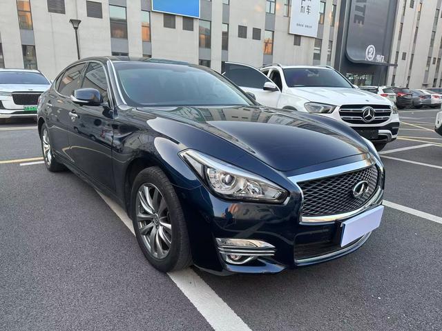 Infiniti Q70