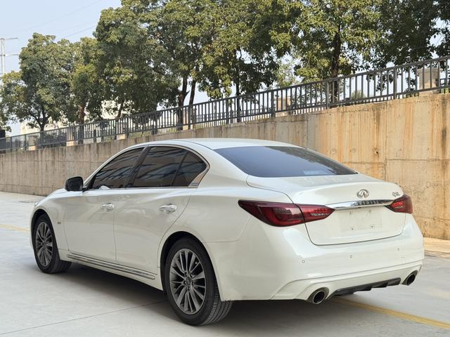 Infiniti Q50L