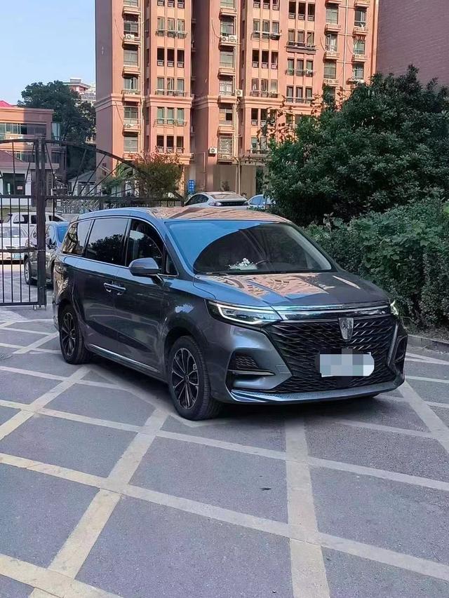 Roewe iMAX8