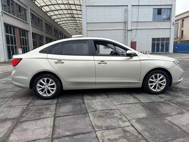 Roewe i5