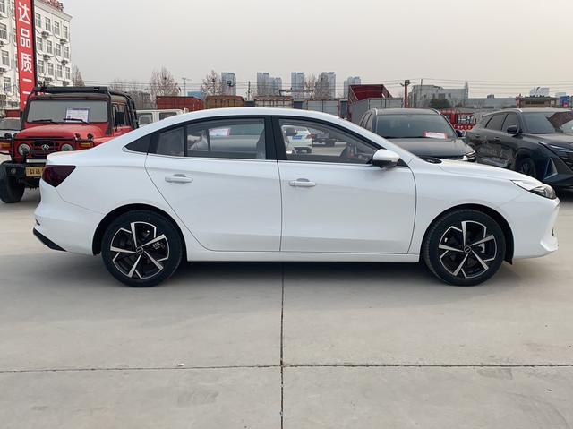 Roewe i5