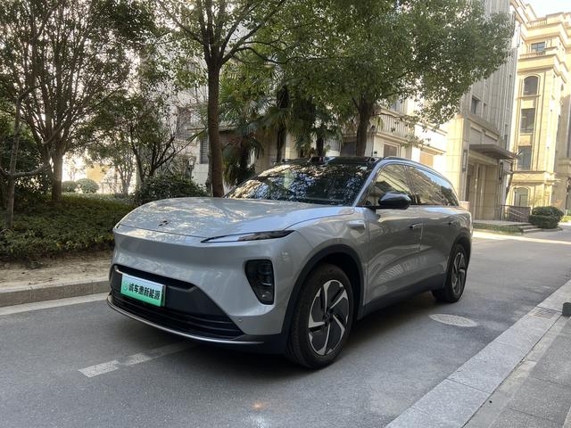 NIO ES8