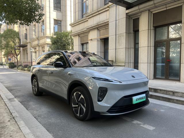 NIO ES8