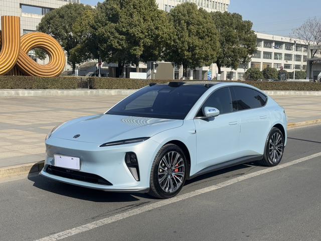 NIO ET5