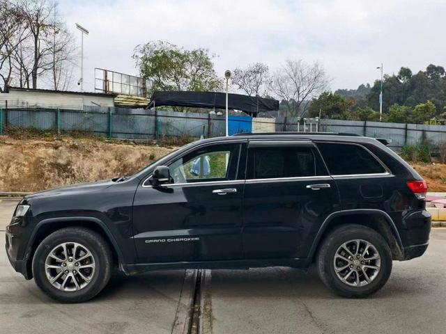 Jeep Grand Cherokee (imported)