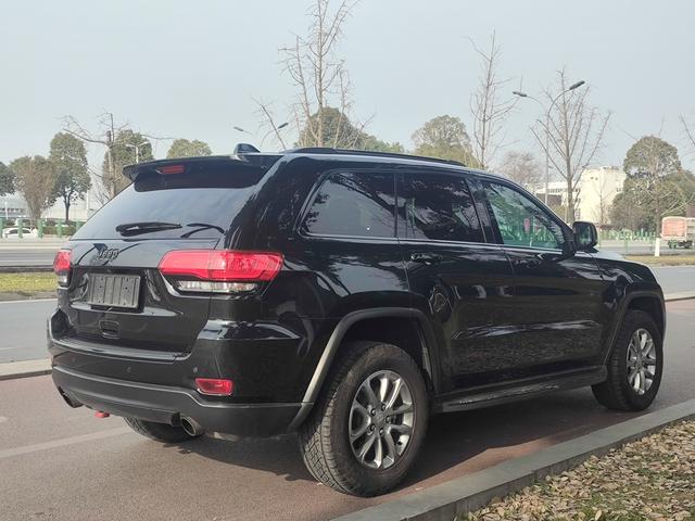 Jeep Grand Cherokee (imported)