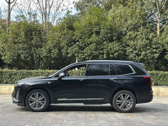 Cadillac XT6