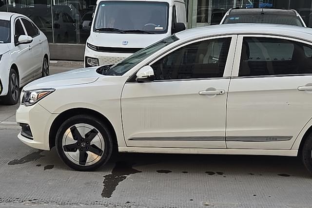 Dongfeng Fengshen E70